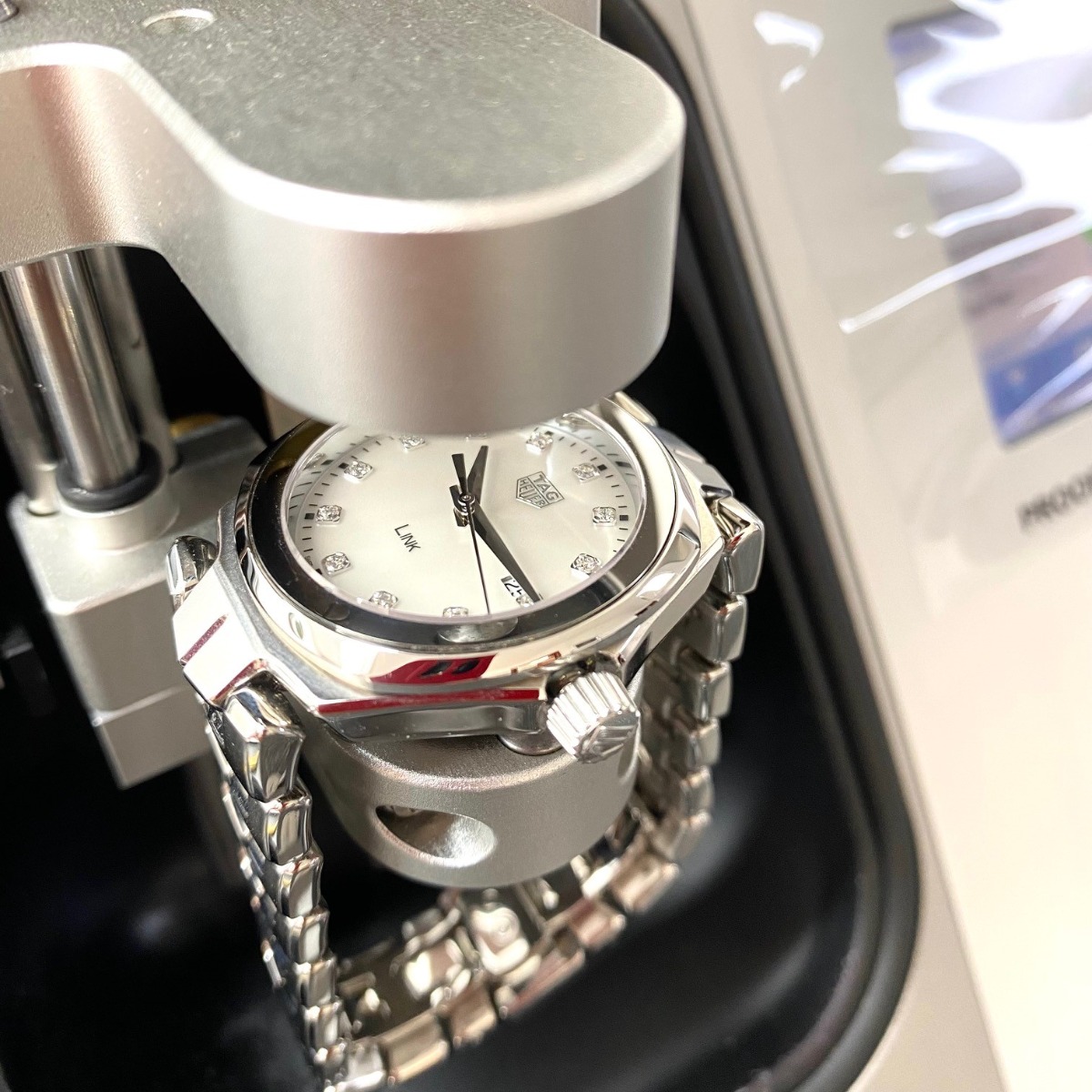 TAG Heuer Battery Pressure Testing